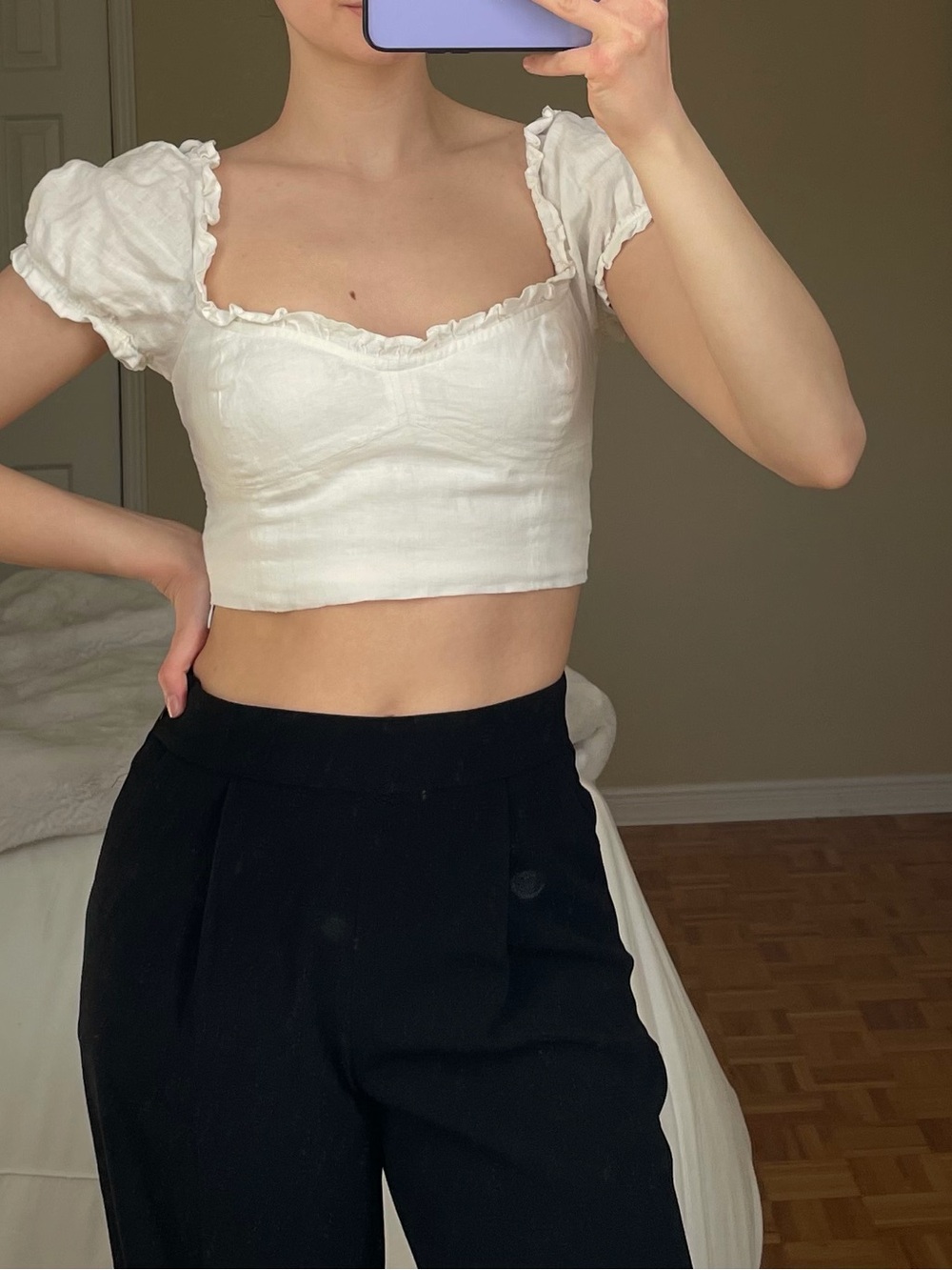 Aritzia White Puff Sleeve Cropped Top